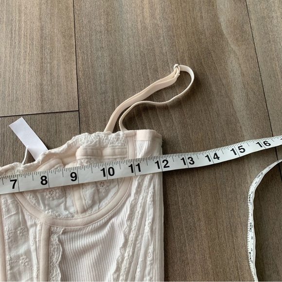 Urban Outfitters Out From Under Modern Love
Ribbed eyelet ruffle Corset bustier - Picture 6 of 8